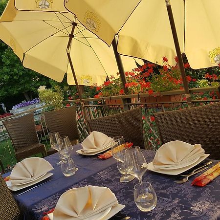 Ristorante Primula Bianca Hotel Varzi Buitenkant foto