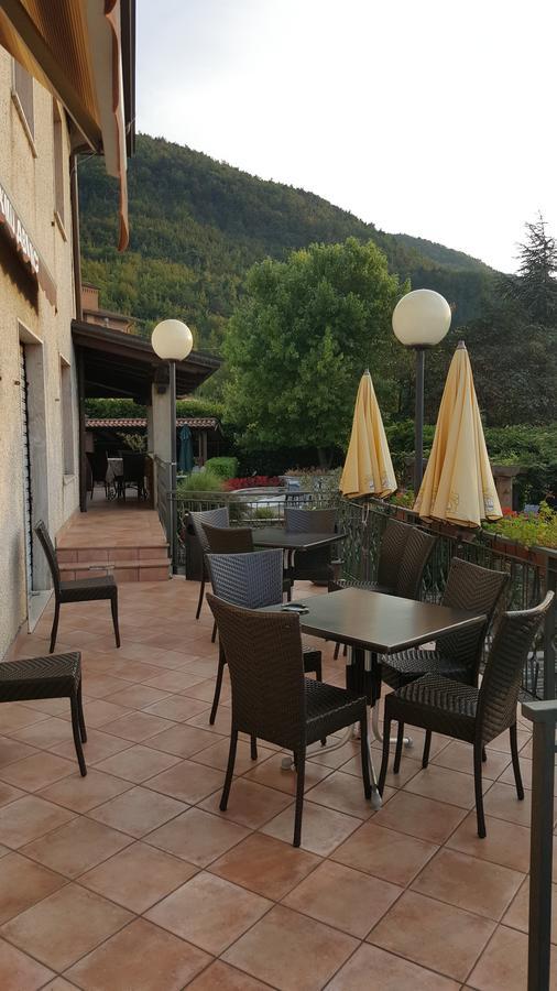Ristorante Primula Bianca Hotel Varzi Buitenkant foto