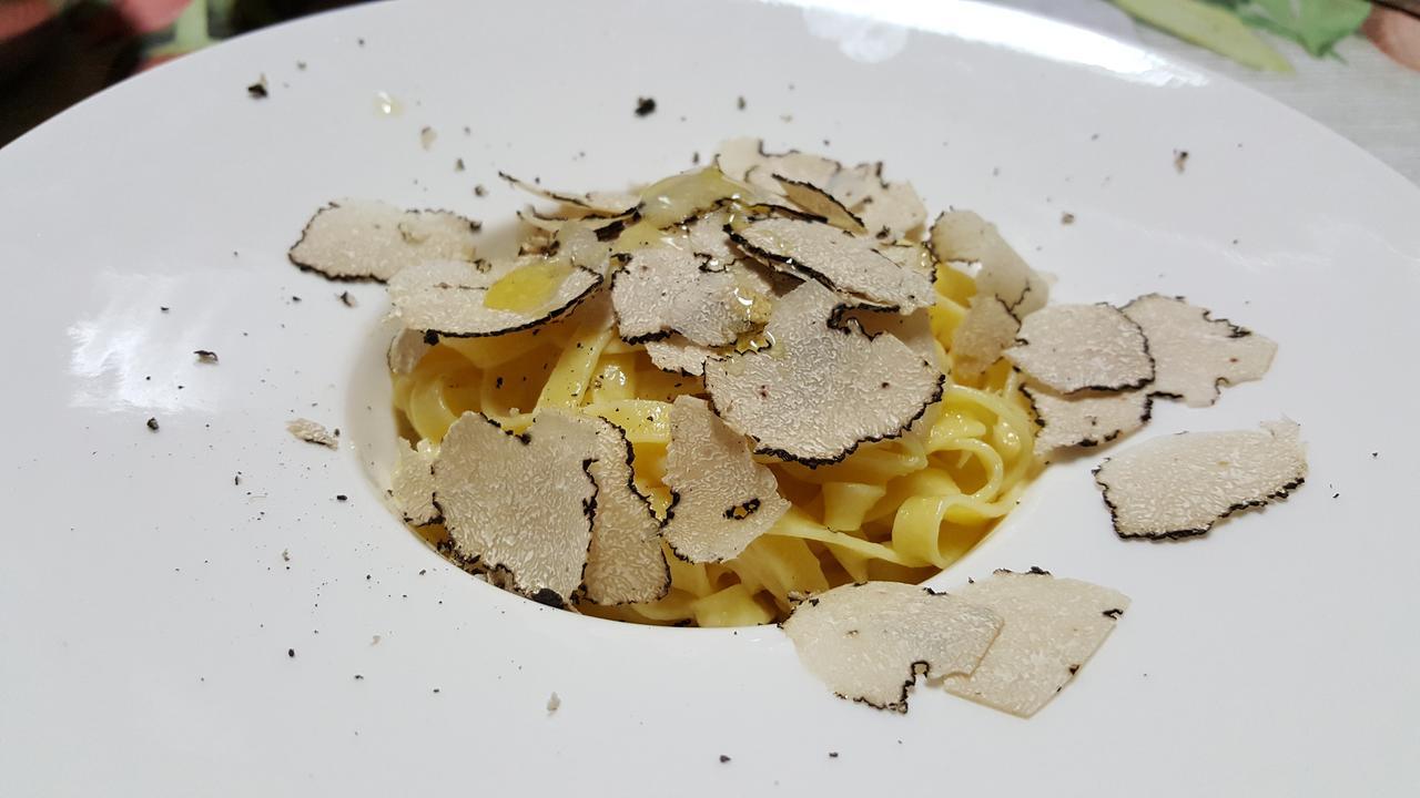 Ristorante Primula Bianca Hotel Varzi Buitenkant foto