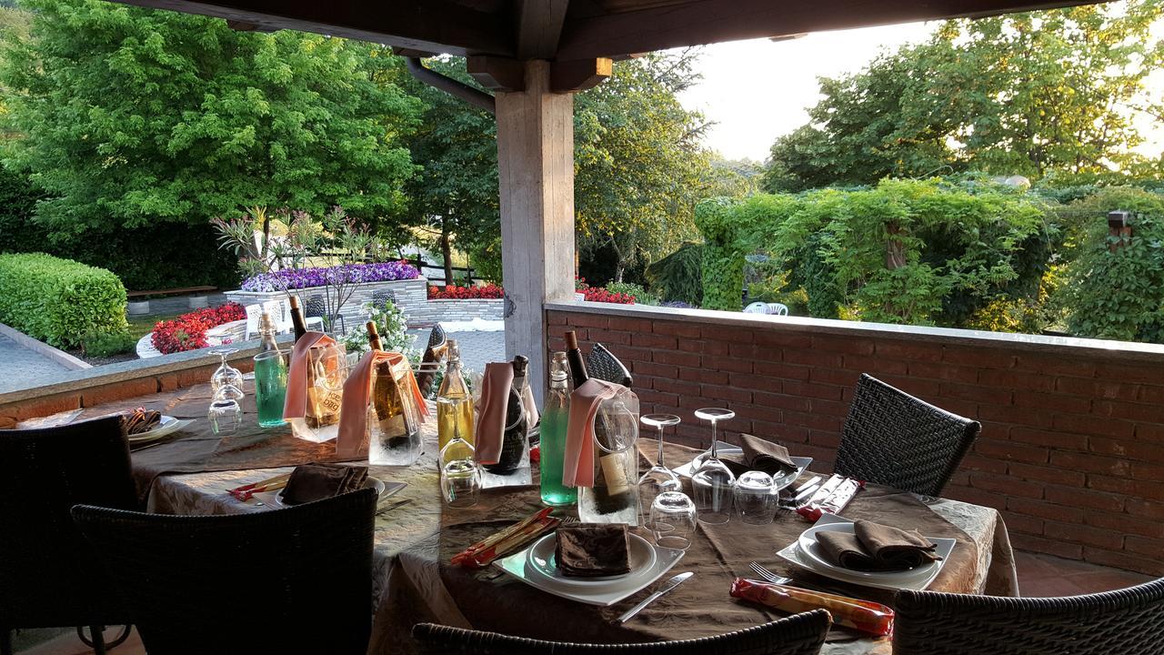 Ristorante Primula Bianca Hotel Varzi Buitenkant foto