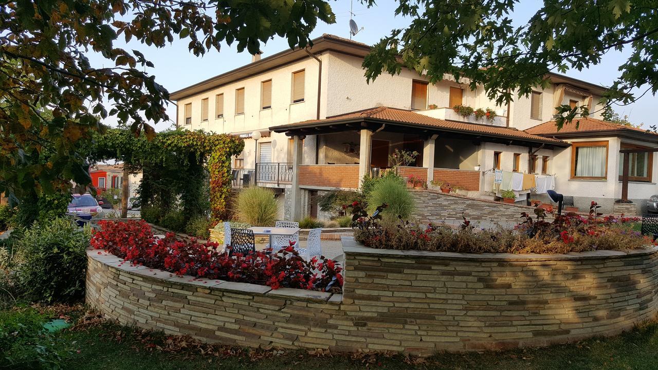 Ristorante Primula Bianca Hotel Varzi Buitenkant foto
